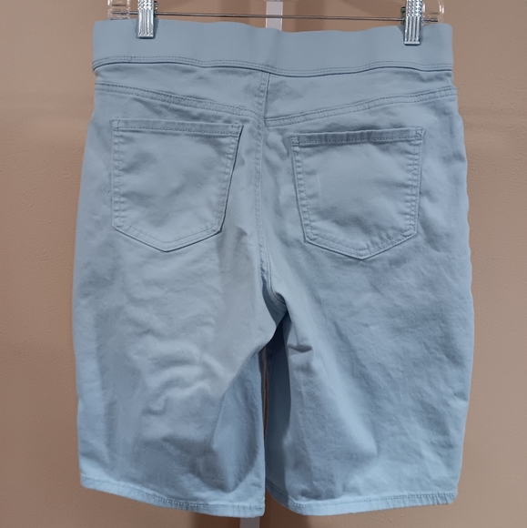 Gloria Vanderbilt Women's (Size 8) Pale Sky Pull-On Denim Bermuda Shorts - Picture 2 of 9